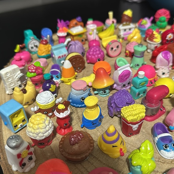 114 Shopkins Colorful Miniature Toy Set Bundle - Some Rare - Picture 3 of 3